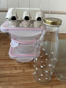 This weekend I brought some reusable containers to the market instead of using disposable wrappings there. 
