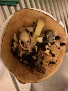 Ich werfe mein Biomüll nicht in die Biotonne, sondern auf den Kompost. 